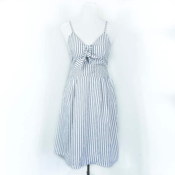 Dresses & Skirts - Striped Front Tie Dress
